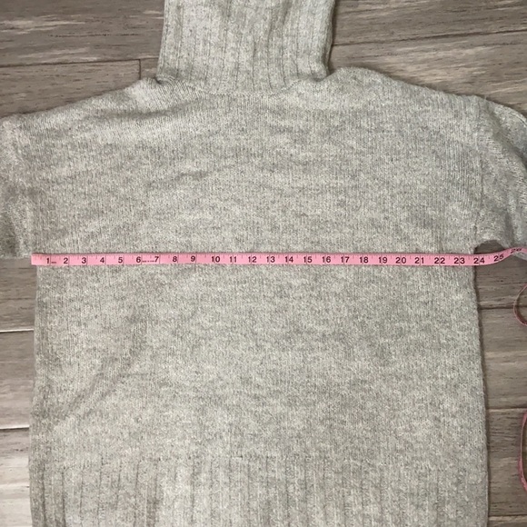 Vero Moda
VMBERKO ROLLNECK Light Grey Melange Sweater - Picture 10 of 13